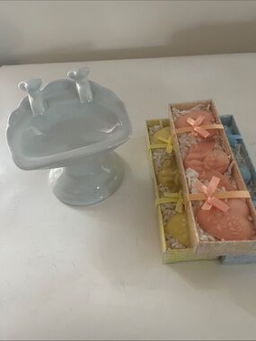 Vintage look Sink with Faucets Ceramic Footed Soap Dish plus 3 boxes guest soaps